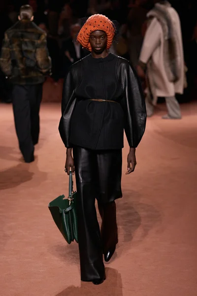 Look 17